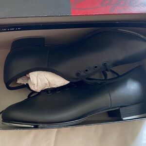 Capezio TeleTone Tap Shoes - brand new. No wear. Too small for me now
